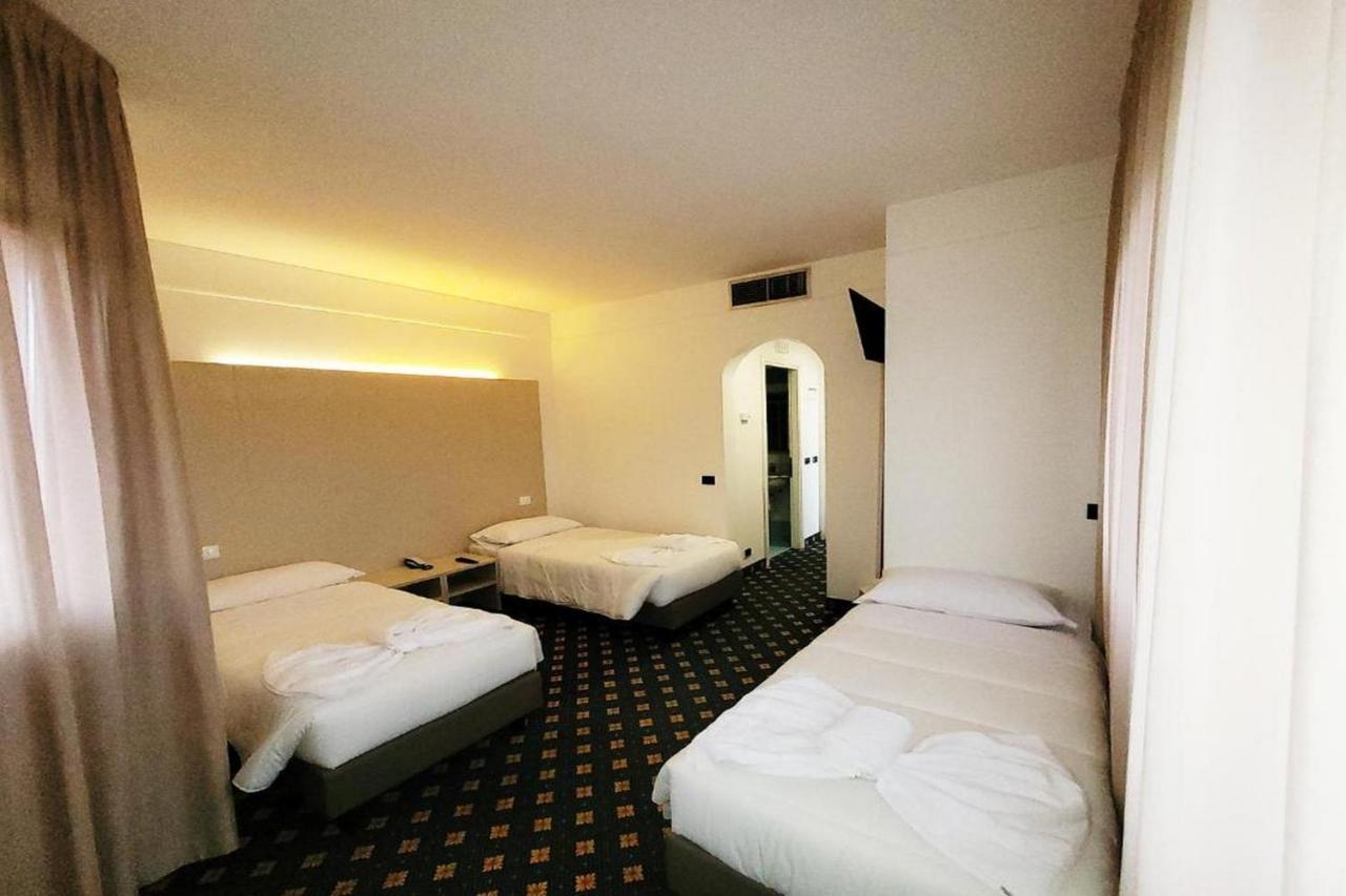 Hotel Azzano Decimo Luaran gambar