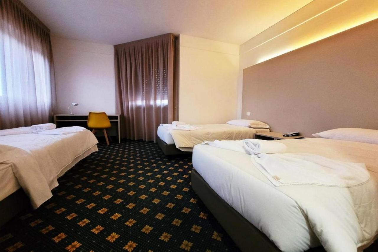 Hotel Azzano Decimo Luaran gambar