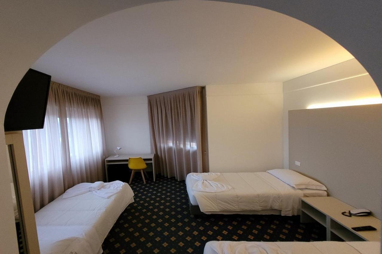 Hotel Azzano Decimo Luaran gambar