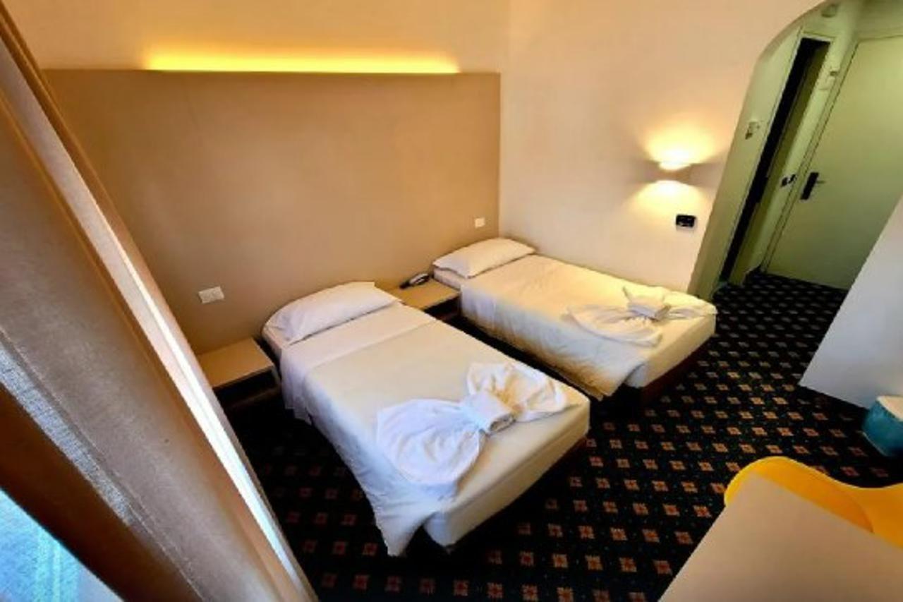 Hotel Azzano Decimo Luaran gambar