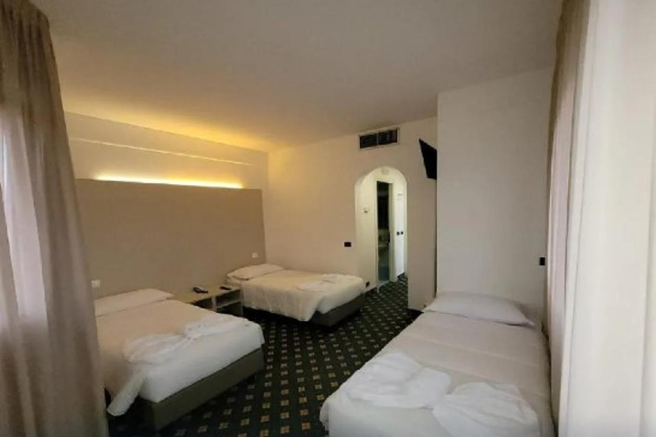 Hotel Azzano Decimo Luaran gambar